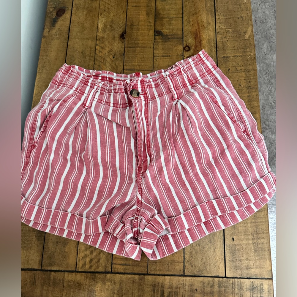American Eagle Red and white stopped shorts